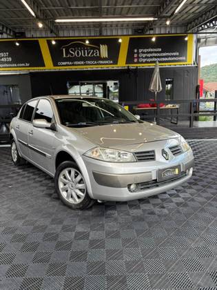 RENAULT MEGANE 1.6 DYNAMIQUE 16V FLEX 4P MANUAL RENAULT MEGANE 1.6 DYNAMIQUE 16V FLEX 4P MANUAL